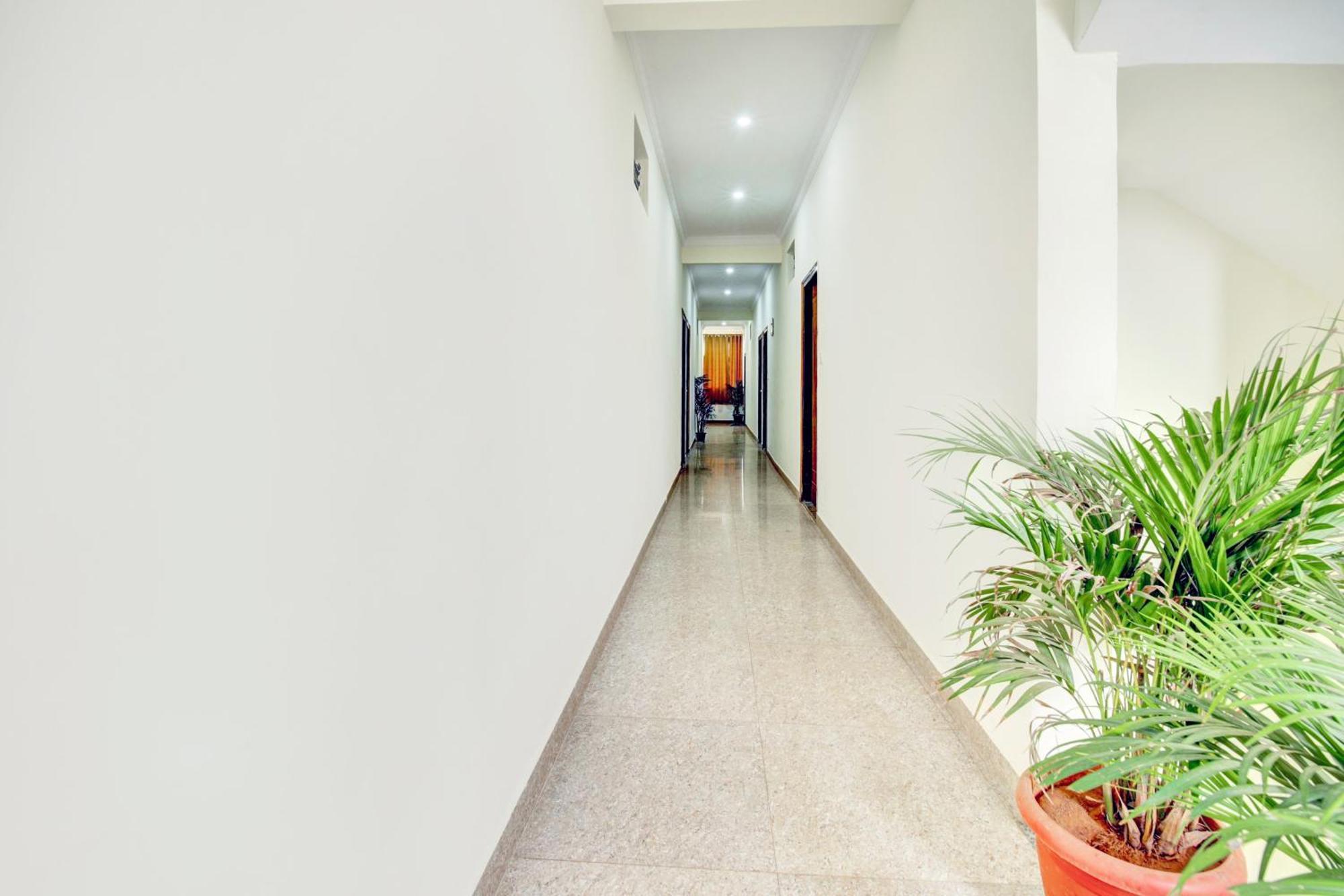 Hotel O Sri Manjunatha Deluxe Suites 班加罗尔 外观 照片